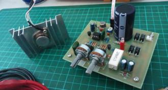 Voltage stabilizer for LM317