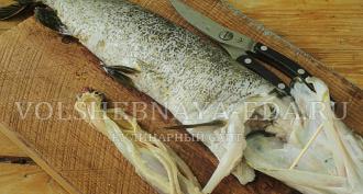 Pike stuffed in the oven, a step-by-step recipe with a photo How to serve stuffed pike on the table