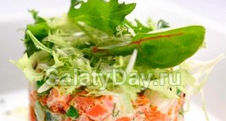 Quickly and deliciously prepare salad with avocado and salmon