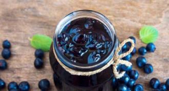 Blueberry jam: benefits
