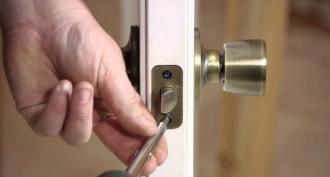 How to open an interior door lock without a key: methods and means