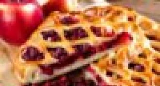 Lingonberry pie made from yeast dough - cooking features, recipes and reviews